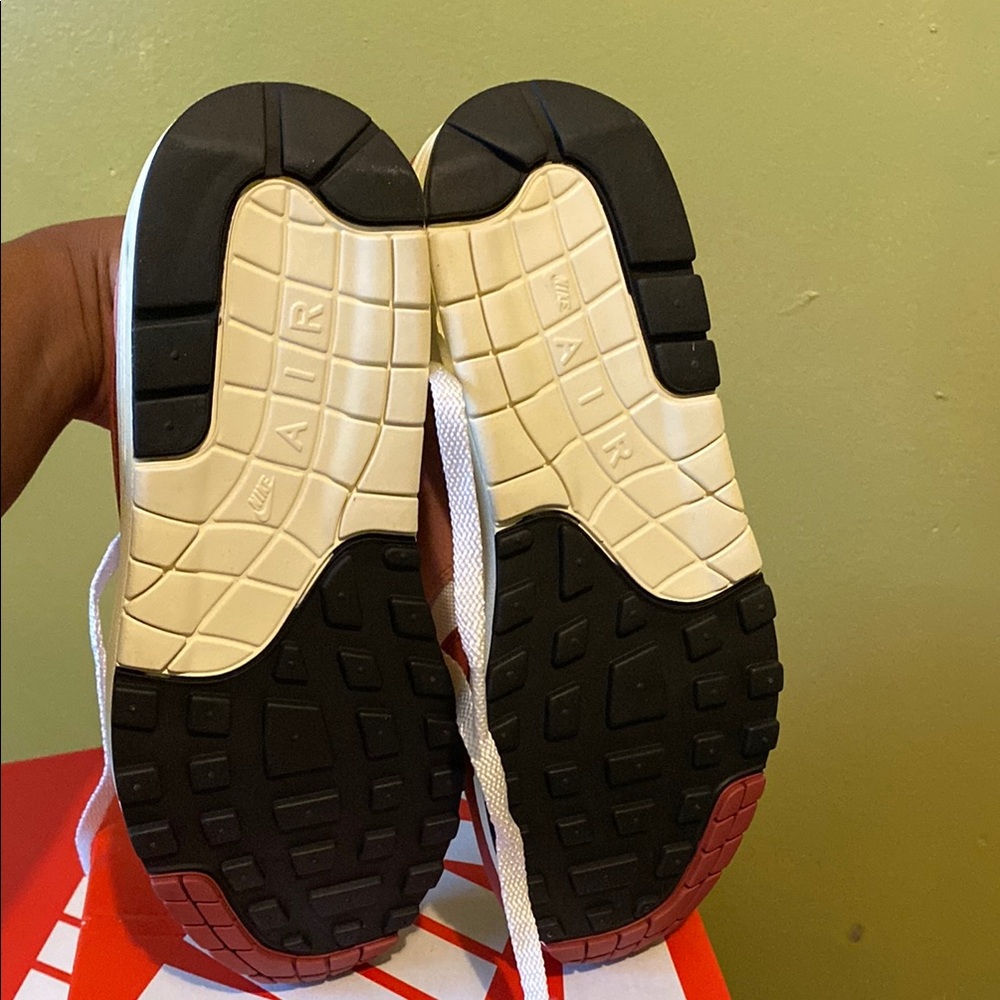 Nike Pink and Cream Sneakers with Air Max Cushioning - Picture 4 of 5